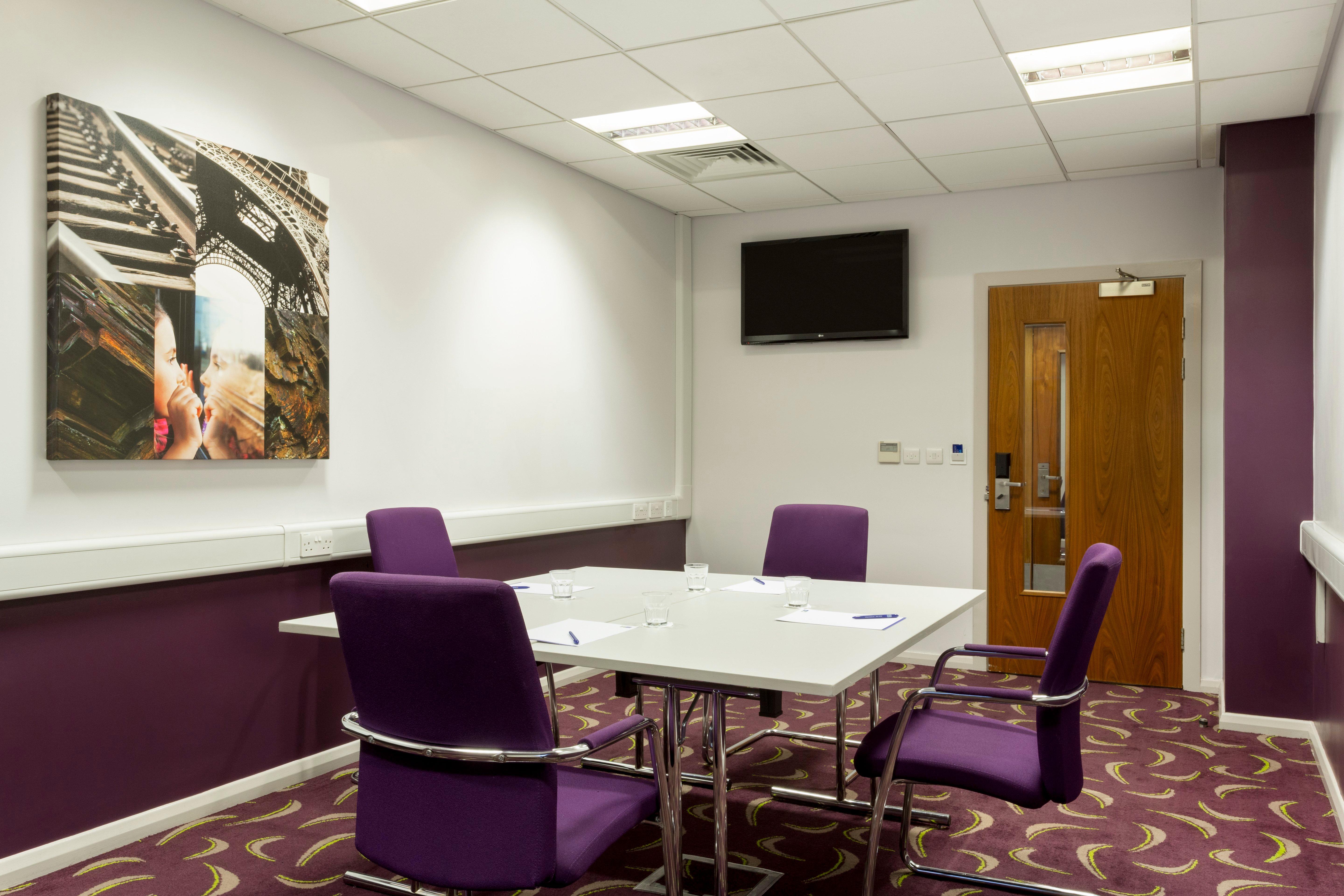 Express Dunstable, An Ihg